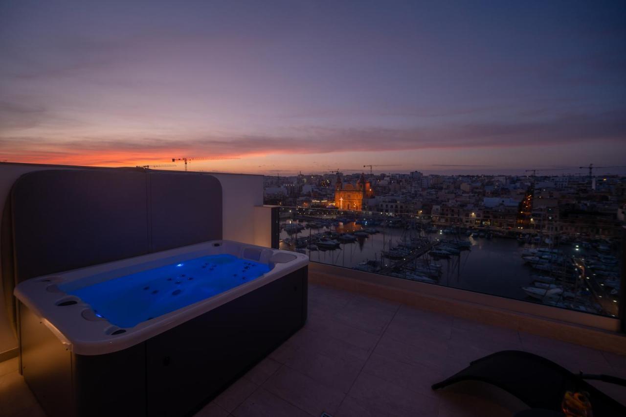 The Address Seafront Suites With Hot Tub Pietà Extérieur photo