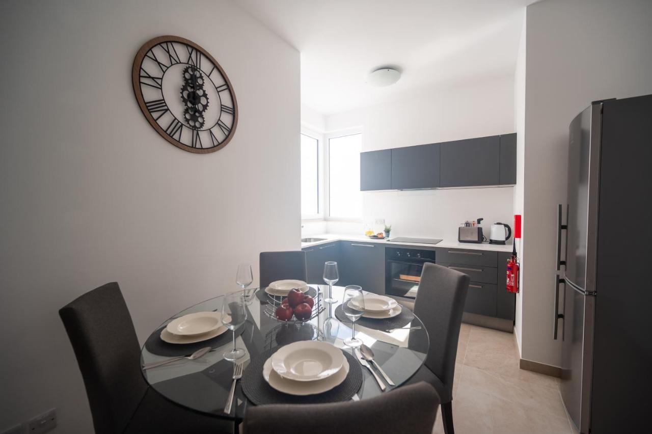 The Address Seafront Suites With Hot Tub Pietà Extérieur photo