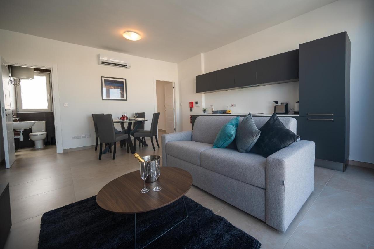 The Address Seafront Suites With Hot Tub Pietà Extérieur photo